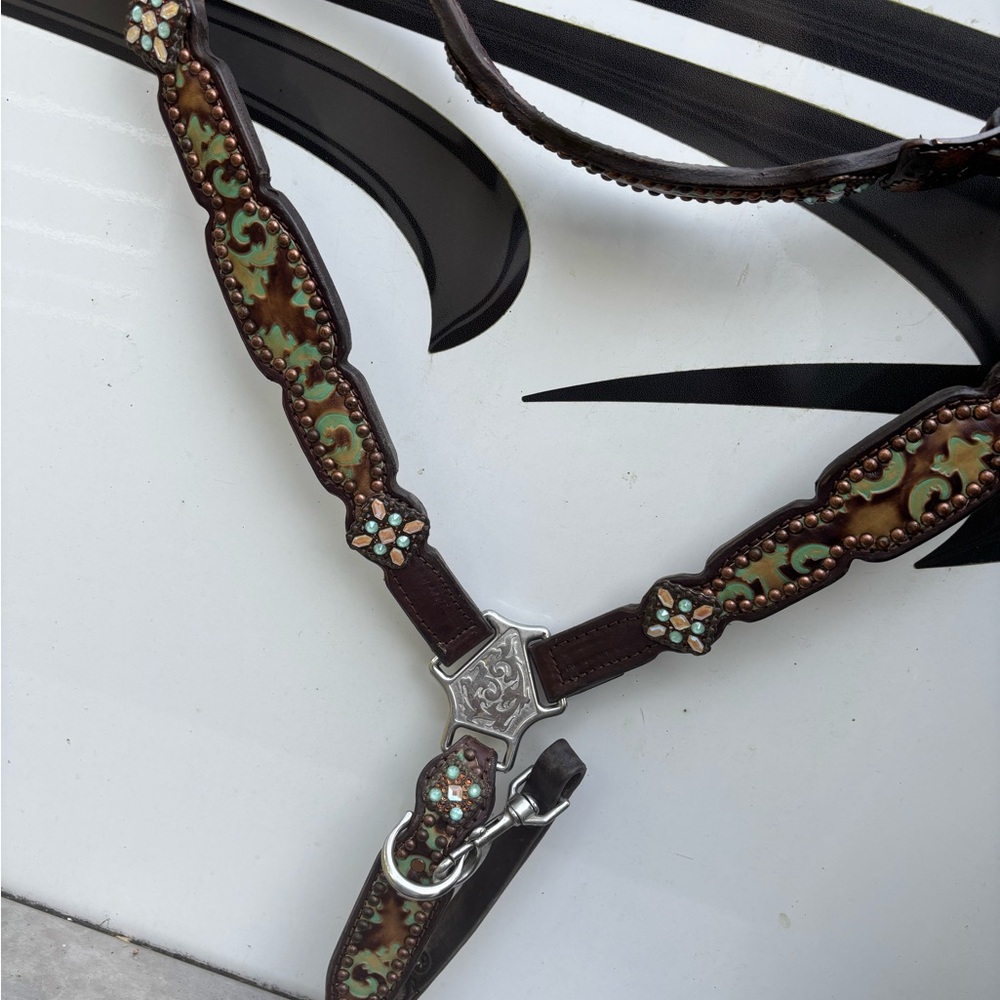 Mandy’s Custom Tack Set - Picture 2 of 3